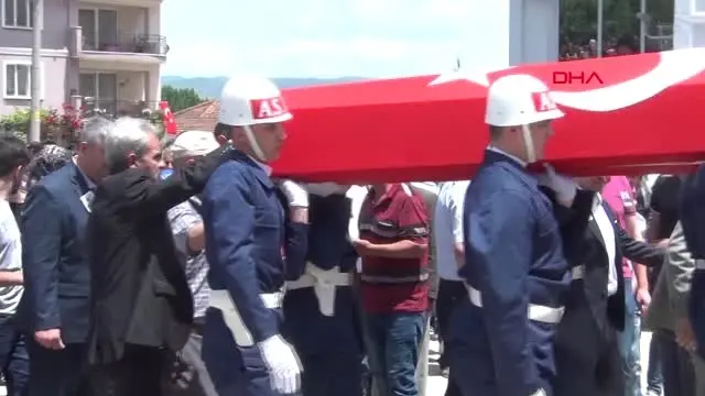 Kütahya Bayram ziyaretine gideceği memleketine şehit cenazesi getirildi 1 Kütahya Bayram ziyaretine gideceği memleketine şehit cenazesi getirildi 1