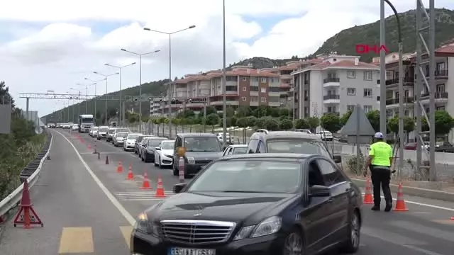 MUĞLA Ege'nin gözde turizm merkezlerine tatilci akını MUĞLA Ege'nin gözde turizm merkezlerine tatilci akını