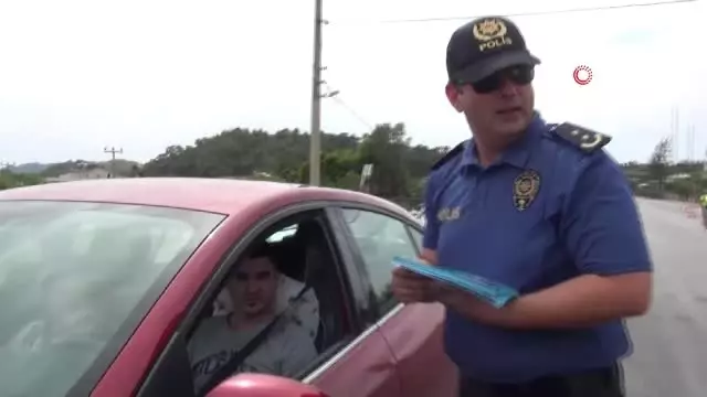 Polis ve Jandarmadan &quot;Çocuklara karne, Velilere Şeker&quot; Haber
