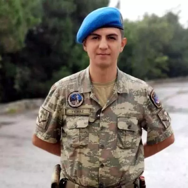 Şehit Ali Yılmaz, bayram ziyaretine gideceği memleketinde toprağa verildi Şehit Ali Yılmaz, bayram ziyaretine gideceği memleketinde toprağa verildi