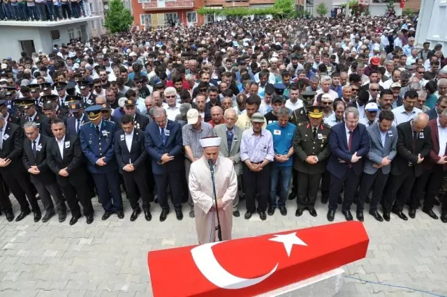 Simav şehidini ebediyete uğurladı Simav şehidini ebediyete uğurladı
