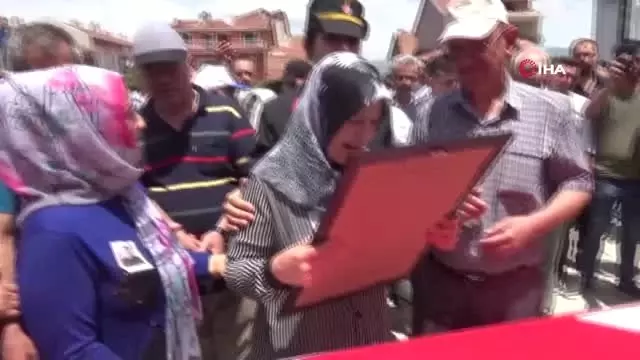 Simav şehidini ebediyete uğurladı Simav şehidini ebediyete uğurladı