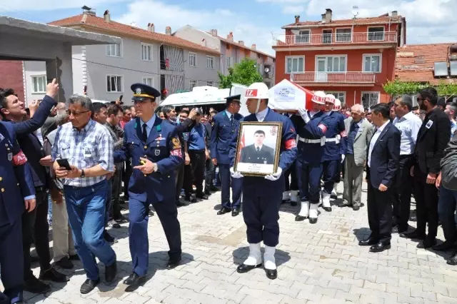 Simav şehidini ebediyete uğurladı Simav şehidini ebediyete uğurladı