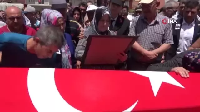 Simav şehidini ebediyete uğurladı Simav şehidini ebediyete uğurladı