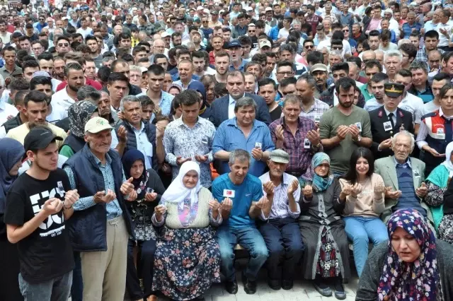 Simav şehidini ebediyete uğurladı Simav şehidini ebediyete uğurladı