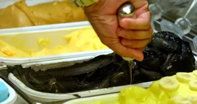 Siyah Maraş dondurması üretildi! 7 ülkede satışa sunulacak Siyah Maraş dondurması üretildi! 7 ülkede satışa sunulacak