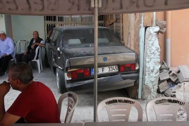 Adana'da korkunç kaza! toy sürücü kaldırımda oturan iki kadını bunun benzeri ezdi