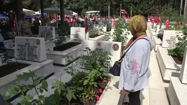 ADANA Şehit yakınları şehitliklere akın etti