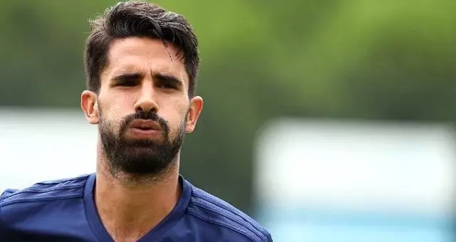 Fenerbahçe'de Alper krizi! Yıllığı 14 milyon TL Fenerbahçe'de Alper krizi! Yıllığı 14 milyon TL