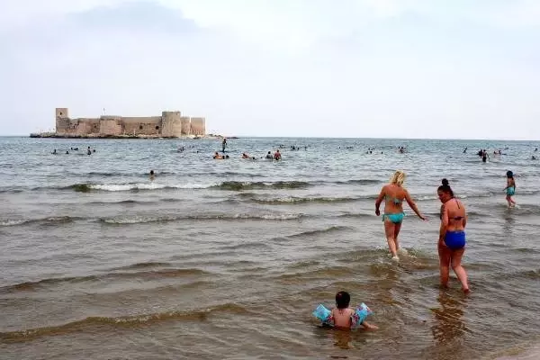 Kızkalesi'nde oteller doldu Kızkalesi'nde oteller doldu