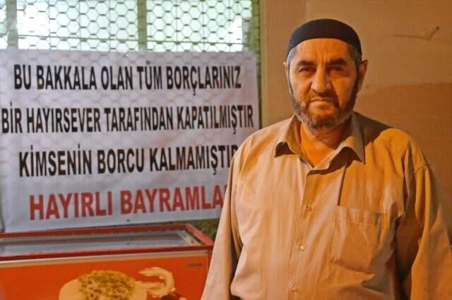 Manisa'da hayırseverler bakkallardaki veresiye defterlerini satın aldılar