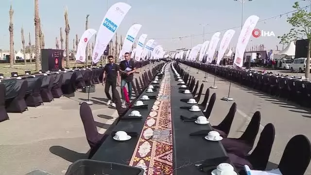 Mısır�da Dünyanın En Uzun İftar Sofrası Kuruldu Haberler
