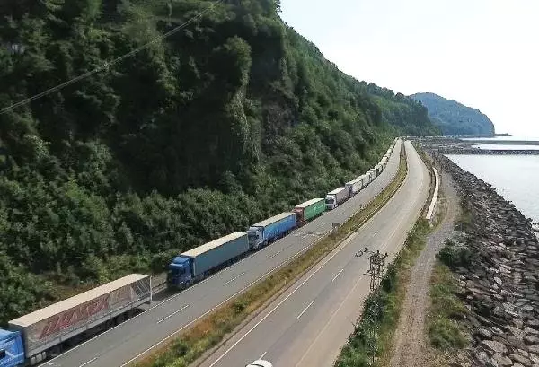 Sarp Sınır Kapısı'ndaki TIR kuyruğu, Arhavi'ye kadar ulaştı