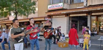 Sokak müzisyenleri Diyarbakır'da ilgi odağı oldu