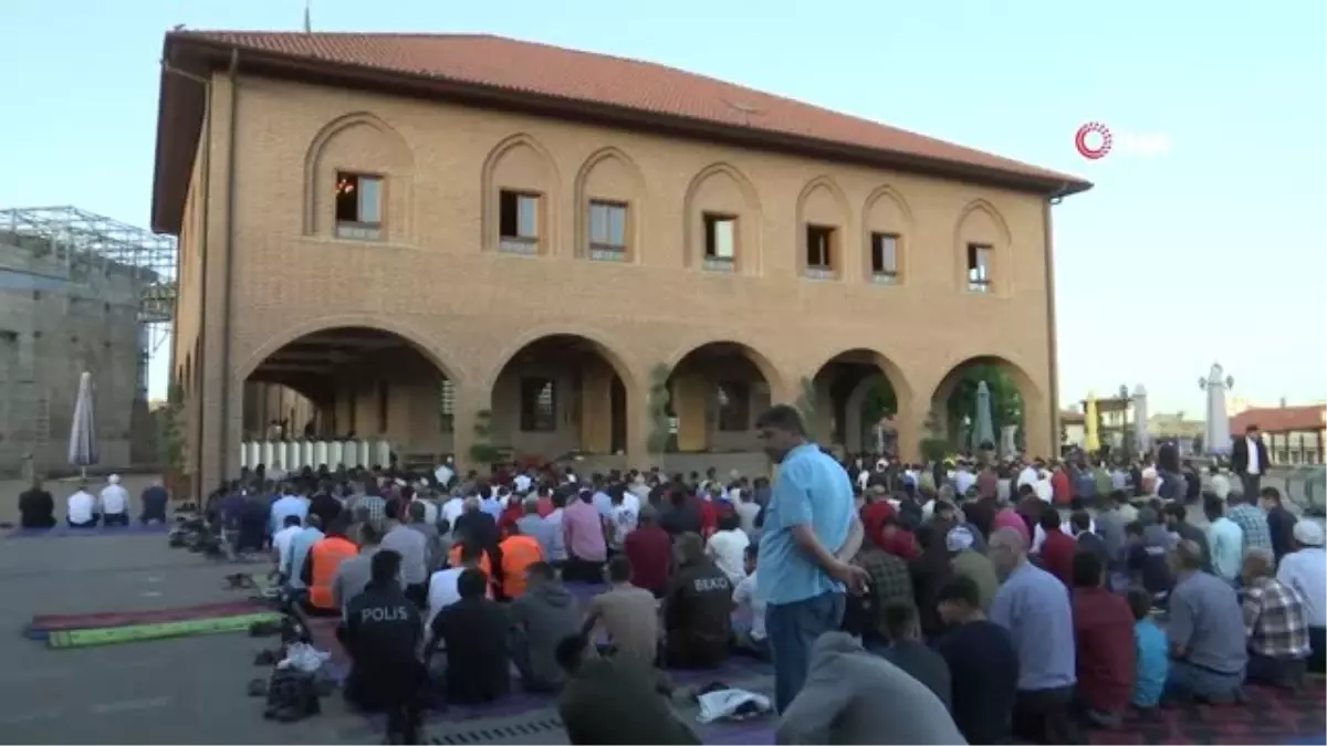 Bakan Kasapğlu: 'Gençlerimizin bayram coşkusunu eski günlerdeki gibi yaşamalarını diliyorum'