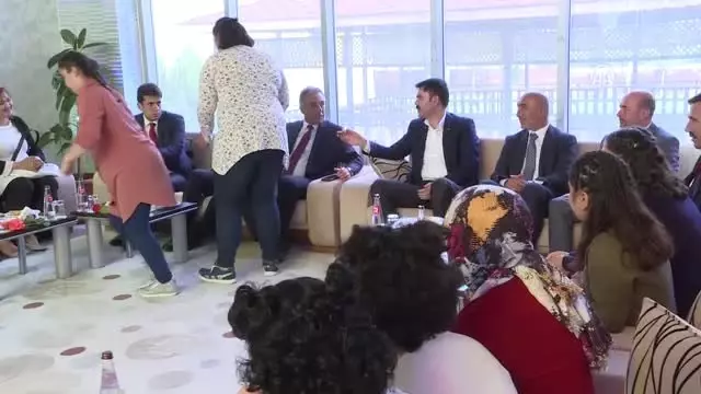Bakan Kurum, 112 ekipleriyle bayramlaştı ve şehit ailesini ziyaret etti