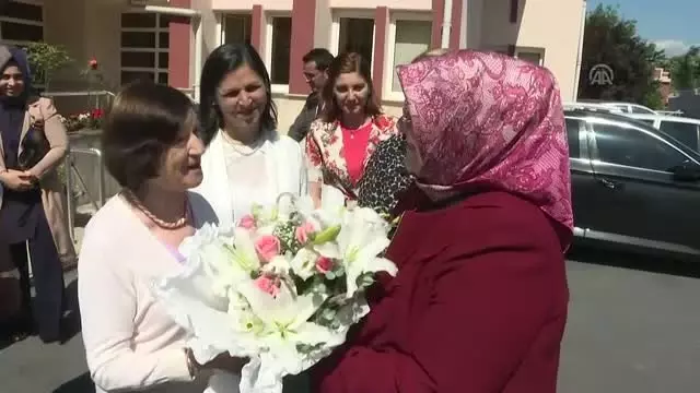 Bakan Selçuk huzurevini ziyaret etti - İSTANBUL Bakan Selçuk huzurevini ziyaret etti - İSTANBUL