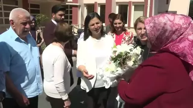 Bakan Selçuk huzurevini ziyaret etti - İSTANBUL Bakan Selçuk huzurevini ziyaret etti - İSTANBUL