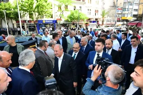 Bakan Turhan, hemşehrileri ile bayramlaştı Bakan Turhan, hemşehrileri ile bayramlaştı