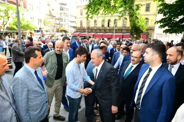 Bakan Turhan, hemşehrileri ile bayramlaştı Bakan Turhan, hemşehrileri ile bayramlaştı