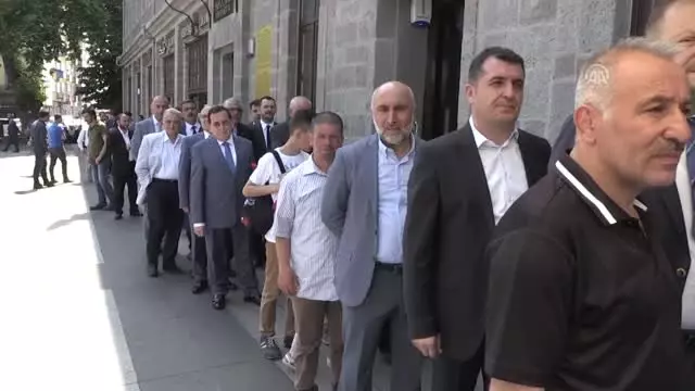 Bakan Turhan, vatandaşlarla bayramlaştı Bakan Turhan, vatandaşlarla bayramlaştı