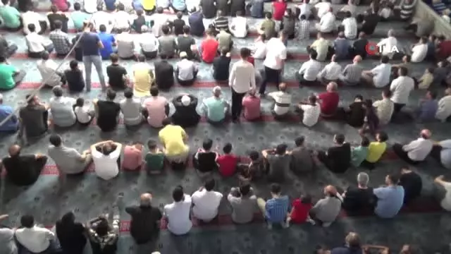 Elazığ'da bayram namazında camiler doldu Elazığ'da bayram namazında camiler doldu