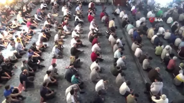 Elazığ'da bayram namazında camiler doldu Elazığ'da bayram namazında camiler doldu