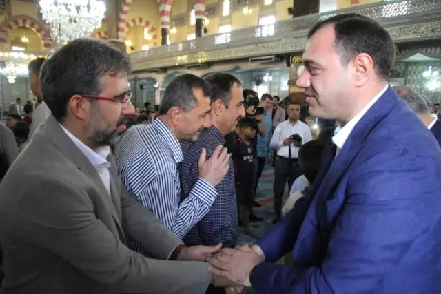 Elazığ'da bayram namazında camiler doldu Elazığ'da bayram namazında camiler doldu