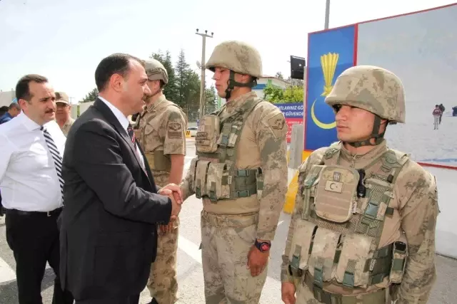 Elazığ'da bayramlaşma programı Elazığ'da bayramlaşma programı