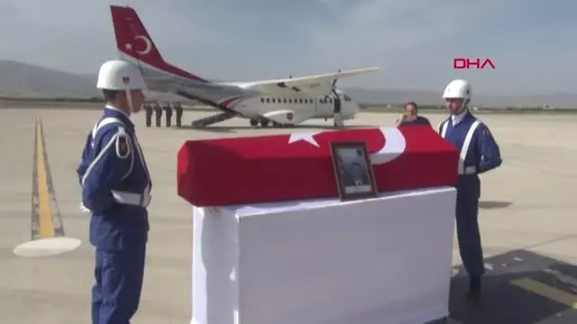 ELAZIĞ Şehit Uzman Onbaşı Eren için Elazığ'da tören ELAZIĞ Şehit Uzman Onbaşı Eren için Elazığ'da tören