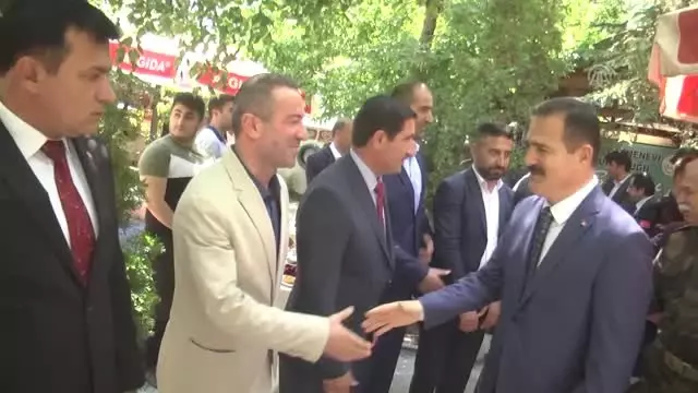 Hakkari'de bayramlaşma töreni Hakkari'de bayramlaşma töreni
