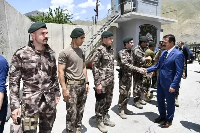 Hakkari'de resmi bayramlaşma töreni Hakkari'de resmi bayramlaşma töreni