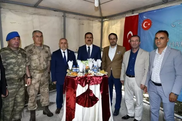 Hakkari'de resmi bayramlaşma töreni Hakkari'de resmi bayramlaşma töreni