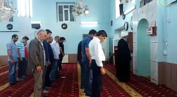 Iğdır'daki camide bayram namazı iki kez kılındı