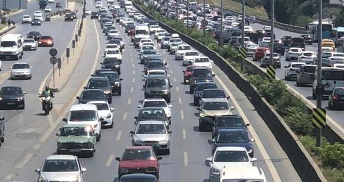 İstanbul'da bayramın ilk günü trafik felç oldu! Yoğunluk yüzde 53