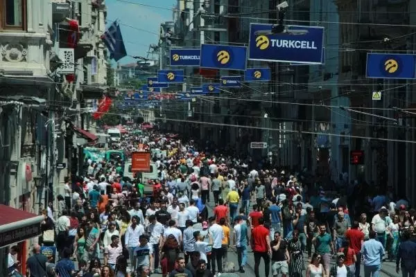 İstiklal Caddesi'nde bayram yoğunluğu İstiklal Caddesi'nde bayram yoğunluğu