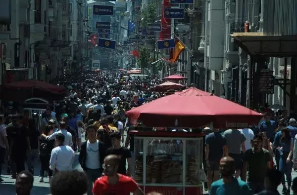 İstiklal Caddesi'nde bayram yoğunluğu İstiklal Caddesi'nde bayram yoğunluğu