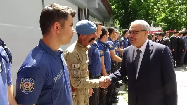 Muş Valisi Gündüzöz: 'Dağlarda 650'den az terörist kaldı' Muş Valisi Gündüzöz: 'Dağlarda 650'den az terörist kaldı'