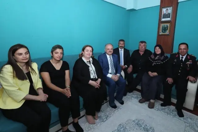 Şehit Kaya'nın ailesine bayram ziyareti