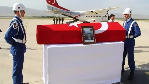 Şehit Uzman Onbaşı Eren için Elazığ'da tören Şehit Uzman Onbaşı Eren için Elazığ'da tören