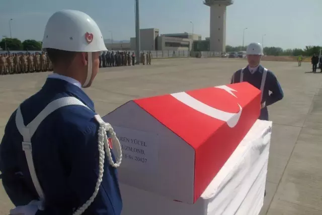 Şehit Uzman Onbaşının naaşı memleketine uğurlandı Şehit Uzman Onbaşının naaşı memleketine uğurlandı