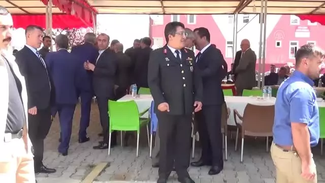 Vali Gündüzöz: 'Dağlarda 650'den az terörist kaldı' Vali Gündüzöz: 'Dağlarda 650'den az terörist kaldı'
