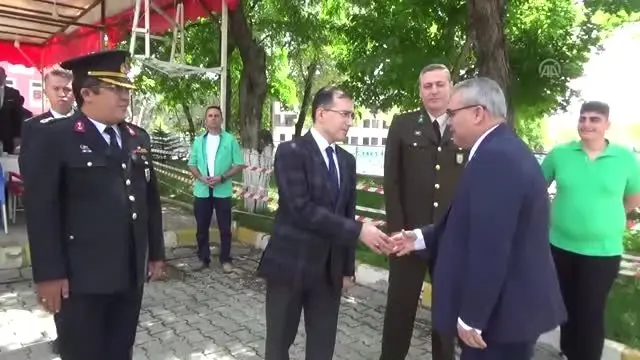 Vali Gündüzöz: 'Dağlarda 650'den az terörist kaldı' Vali Gündüzöz: 'Dağlarda 650'den az terörist kaldı'