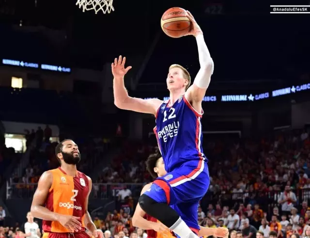 Anadolu Efes finalde