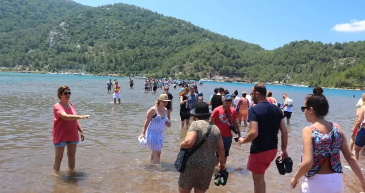 Bayramda dünyaca ünlü Kızkumu'na yerli turistler büyük ilgi gösterdi