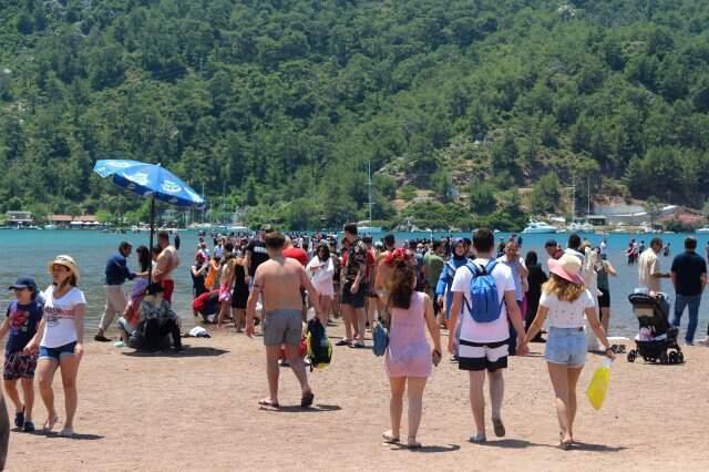 Bayramda dünyaca ünlü Kızkumu'na yerli turistler büyük ilgi gösterdi