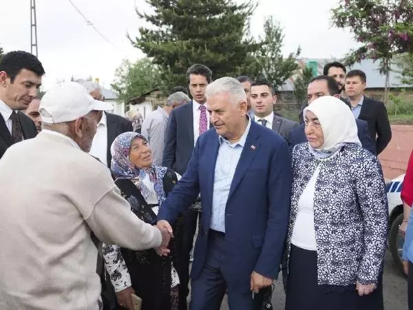Binali Yıldırım'dan baba ocağına sürpriz ziyaret