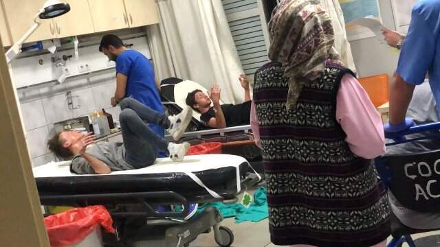 Çakmak gazı çeken iki gencin yaktıkları sigara sonucu patlama meydana geldi