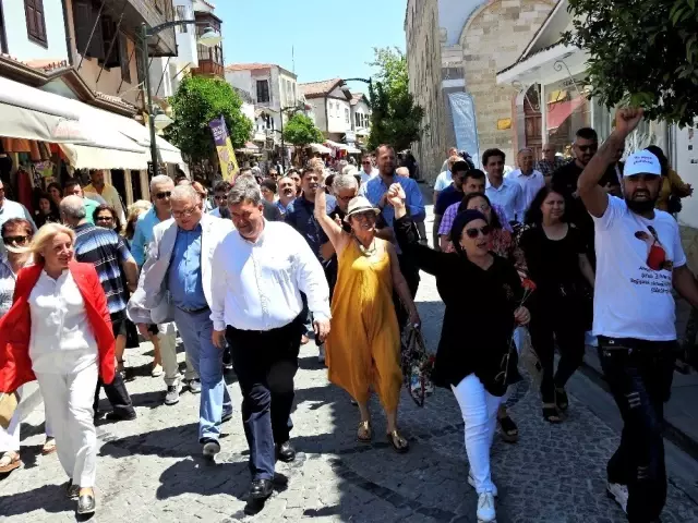 Çeşme'de bayramlaşma geleneği yaşatıldı