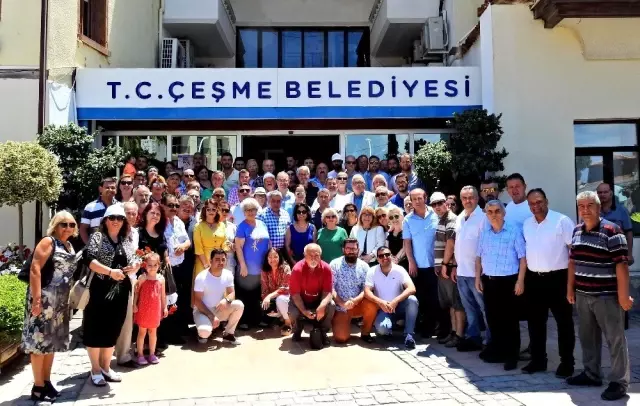 Çeşme'de bayramlaşma geleneği yaşatıldı